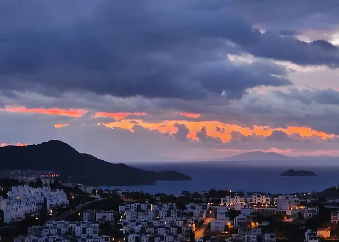 Seaside Sunrise Sea View, Fully Private Pool *